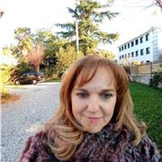 Diplomata all'Istituto Magistrale  Guarino Veronese  di San Bonifacio, insegnante di scuola elementare